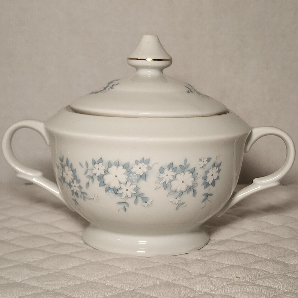 Montgomery Ward Danube  (Blue & White Floral) Sugar Bowl With Lid - Beautiful
